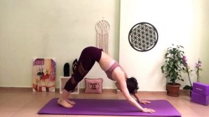 15 Dakikalık Başlangıç Seviyesi Yoga Akışı ile Esneklik Kazan