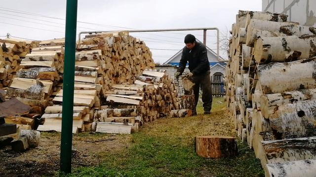 Пилю, колю, укладываю.Зимой не замерзну. Заготовка дров. смотреть онлайн