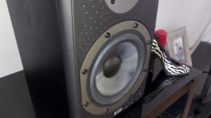 B&W DM 303 bass test