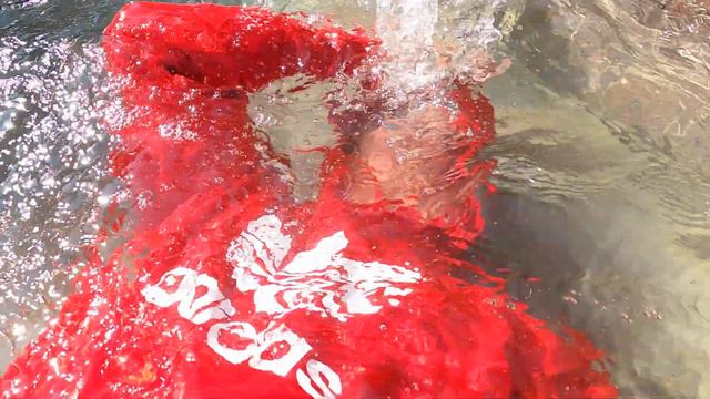 OSIRIS D3 2001 toutes neuves passent à l'eau en public смотреть онлайн