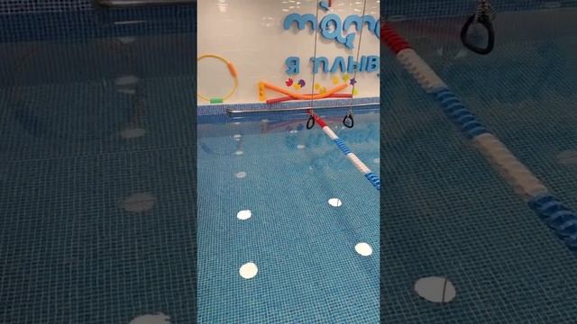 Бассейн для малышей. Грудничковое плавания. Тренировки для детей смотреть онлайн