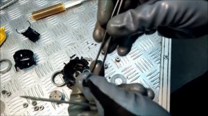 Смазка редуктора шуруповерта  DeWALT DCD734 14.4V Cordless drill-driver gear greasing