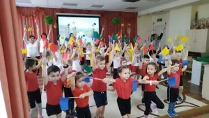 Флешмоб ко Дню Народного Единства дошкольников групп "Капельки", "Росинки", "Стекляшки", "Мерцание