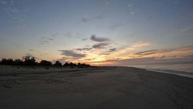 Рассвет и шум морского прибоя. Лето 2022. Бердянск. Видео для приятного сна смотреть онлайн