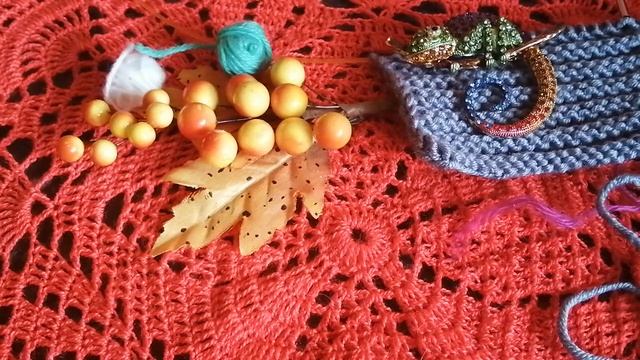 Вязание//TAG "Катись клубочек! Катись!"//Мои ответы на вопросы TAGа// Болталка под вязание??✨ смотреть онлайн