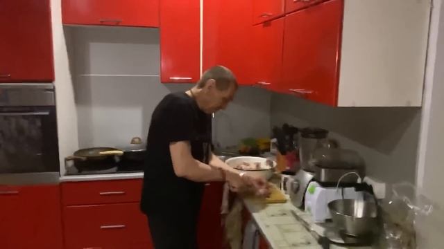 Батя готовит шашлыки на Электро шашлычнице Чудесница