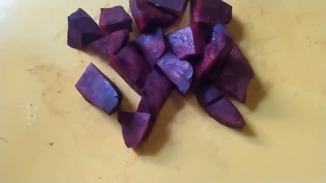 Хилая рассада окрепнет, попрёт вширь и нарастит мощные корни: простой рецепт натуральной подкормки