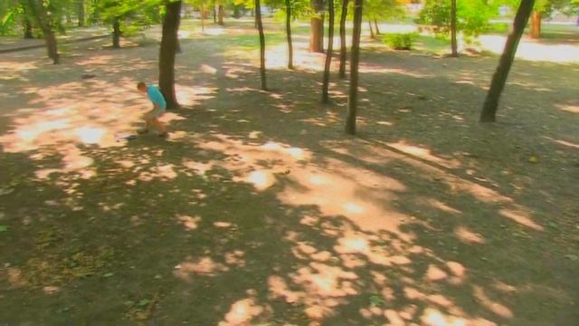 Дети весело играют в подвижные игры на открытом воздухе. Fun play Outdoor Games смотреть онлайн