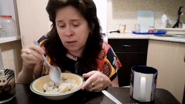 МУКБАНГ?РАССКАЗЫВАЮ ПОЧЕМУ УЛЬЯША ЖИВЁТ СО МНОЙ! #емнакамеру #мукбангпельмени