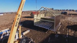 ФАХВЕРКОВЫЙ ДОМ НА ОСНОВЕ МЕТАЛЛОКАРКАСА С ПАНОРАМНЫМ ОСТЕКЛЕНИЕМ