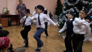 Новый год. Утренник в детском саду. Танец пилотов