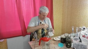 Маленькие хитрости при хранение солёных грибов.