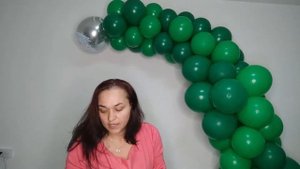 Как сделать новогоднюю гирлянду из воздушных шаров / How to make a Christmas balloon garland