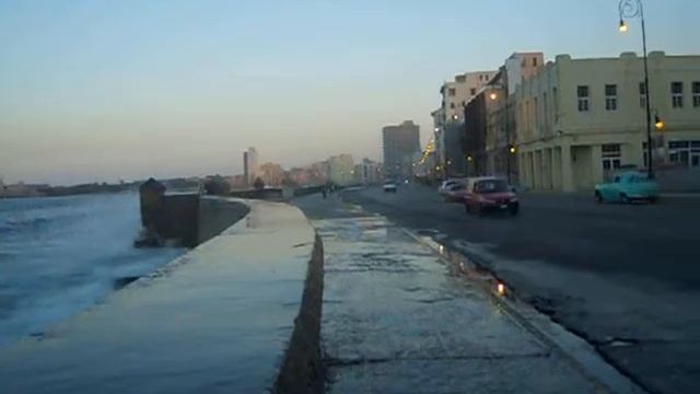 Куба февраль 2014, прибой на Малеконе, Гавана смотреть онлайн