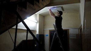 Монтаж светодиодной панели «Sm@rtbuy» на кирпичный потолок.