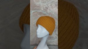 мастер-класс на шапку английской резинкой с клиньями на макушке. Цена 500р.