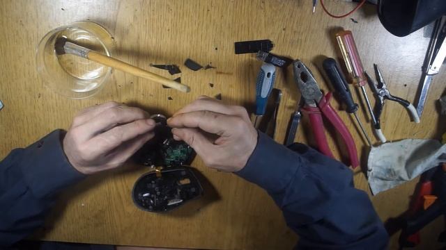 как разобрать компьютерную мышь для профилактики ?
