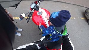 Реакция ребенка на мотоцикл