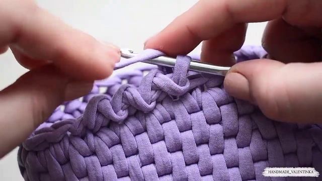 Обвязка края крючком. Из трикотажной пряжи и шнура.