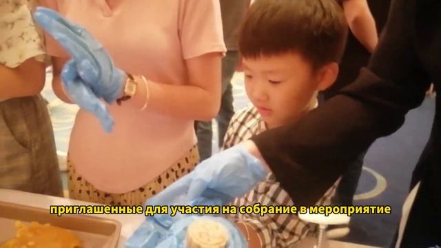 Тайваньские соотечественники готовят лунные пряники на встречу праздника Луны. смотреть онлайн