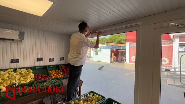 Установка в павильоне вертикальных не стандартных жалюзи