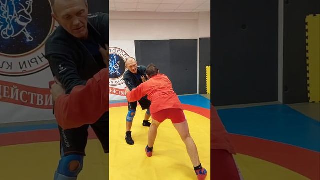 Самбо. Задняя подножка на пятке и опрокидывание противника на спину через себя смотреть онлайн