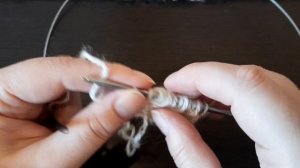 Вяжем бактус "Ежевика" спицами.