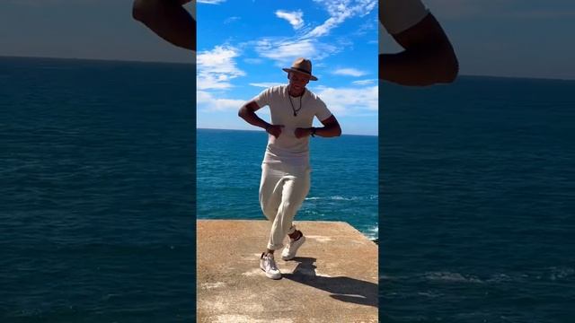 C-Walk to the beat! ???? #cwalk #ocean #stilldre #snoopdogg