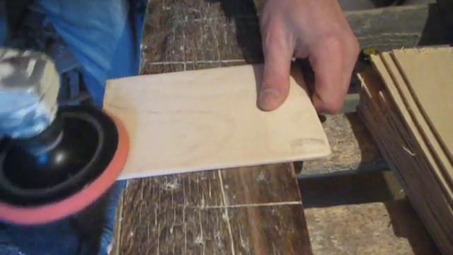 Шлифование болгаркой с шлифовальным кругом заусенцев на фанере