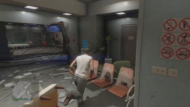 GTA V Trevor drinking soda from the vending machine in Pillbox hill Medical Center смотреть онлайн