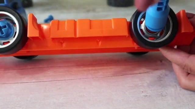 Машины. Собираем грузовик. Детский конструктор. Машины для детей смотреть онлайн