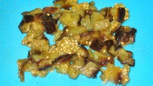 Салат из баклажанов, помидоров и лука