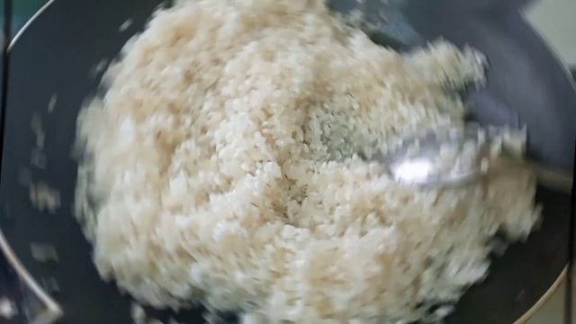 Рассыпчатый рис на гарнир. Получается очень вкусный.