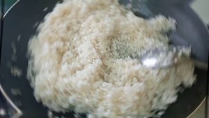 Рассыпчатый рис на гарнир. Получается очень вкусный.