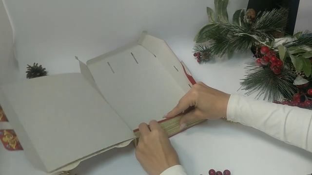 Новогодняя упаковка «Золотая книга» 700 гр  для конфет