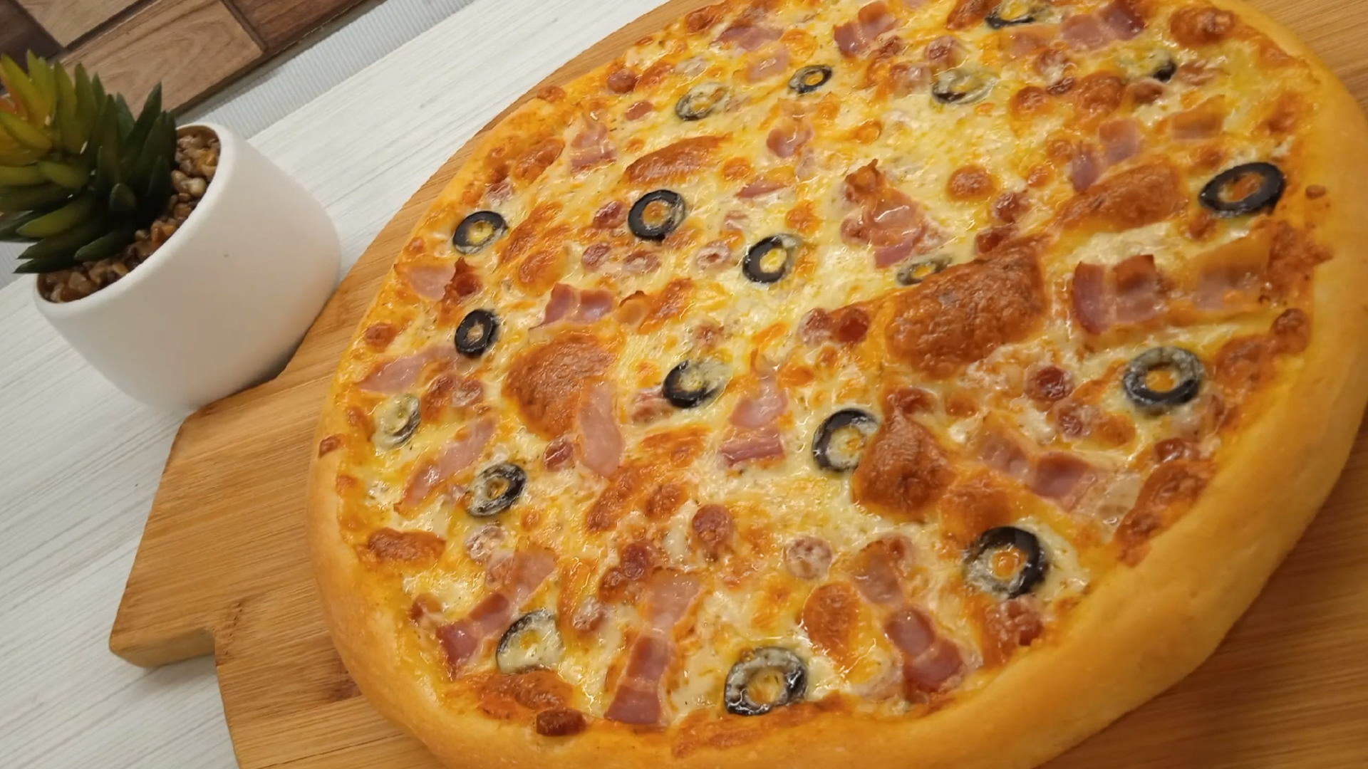 Пицца на ржаном тесте. Пицца с беконом. Пицца из ржаного теста.