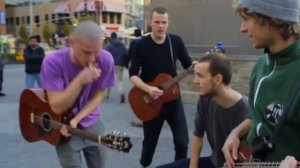 Уличные музыканты Brothers Moving жгут
