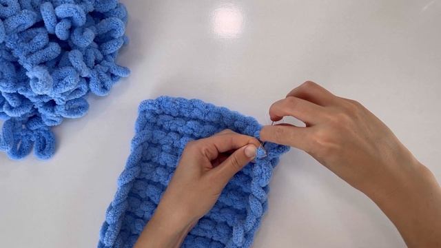 Как завершить вязание пледа из пряжи Alize Puffy. Как закрывать петли. смотреть онлайн