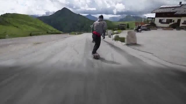 Спуск по горной дороге смотреть онлайн