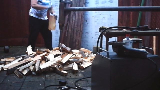 Самодельный маятниковый дровокол колун