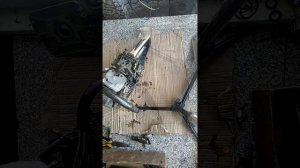 не заводится бензопила(подтекает бензин)