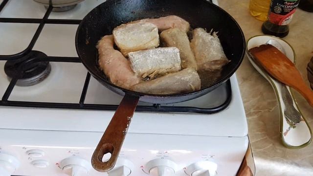 Жаренная Полака с картошечкой и зеленью. Да под 100 грамм!!! Это надо просто брать и кушать!!!))