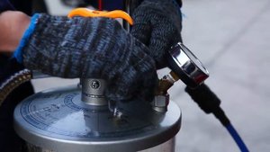 TS-2097 Установка для слива отработанного масла 80л. Воронка+предкамера+6 щупов.mp4