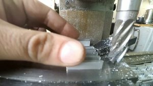 Фрезерование Ш образного профиля из дюраль. Видео ни о чем.