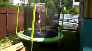 Прочный батут 244 см