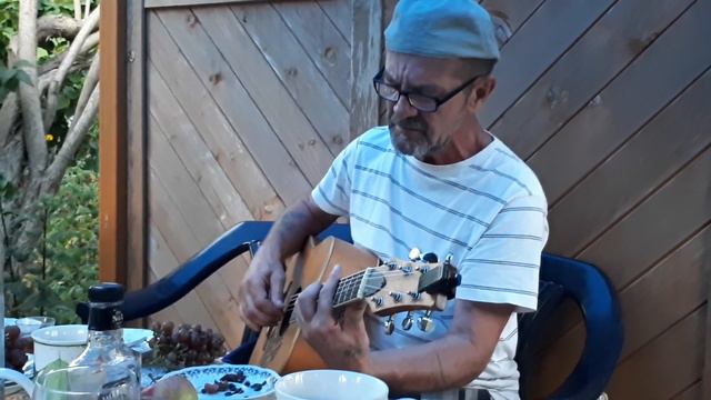 Вечер на даче после баньки и с гитарой. ..ЖИЗНЬ ПРЕКРАСНА!! смотреть онлайн