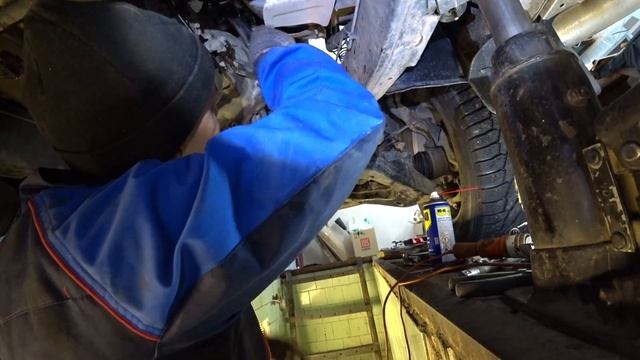 Замена заднего сальника коленчатого вала - на 2UZ-FE — Toyota Land Cruiser 100 Часть 2... смотреть онлайн