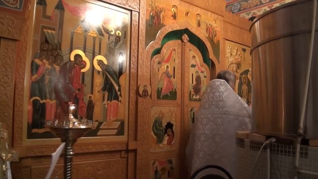 Хор поет стихиры. Прот. Николай совершает каждение. смотреть онлайн