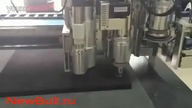 Планшетный режущий плоттер DCZ, в процессе раскроя поролона 20 мм, режущий плоттер и раскройщик смотреть онлайн
