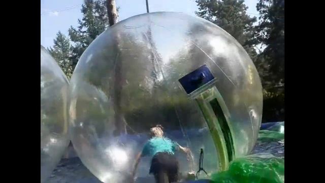 Отдых в парке//Дети в шаре?//Купались в фонтане? смотреть онлайн